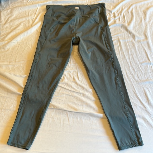 SOLD - Vuori Stride Leggings Size Large - Picture 3 of 6